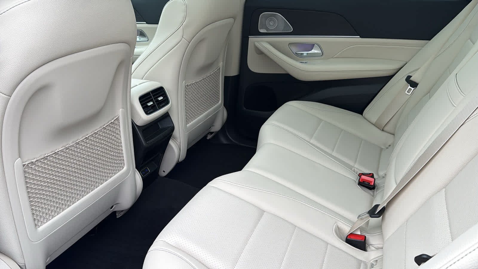 Thumbnail: 2026 Mercedes-Benz GLE - 32