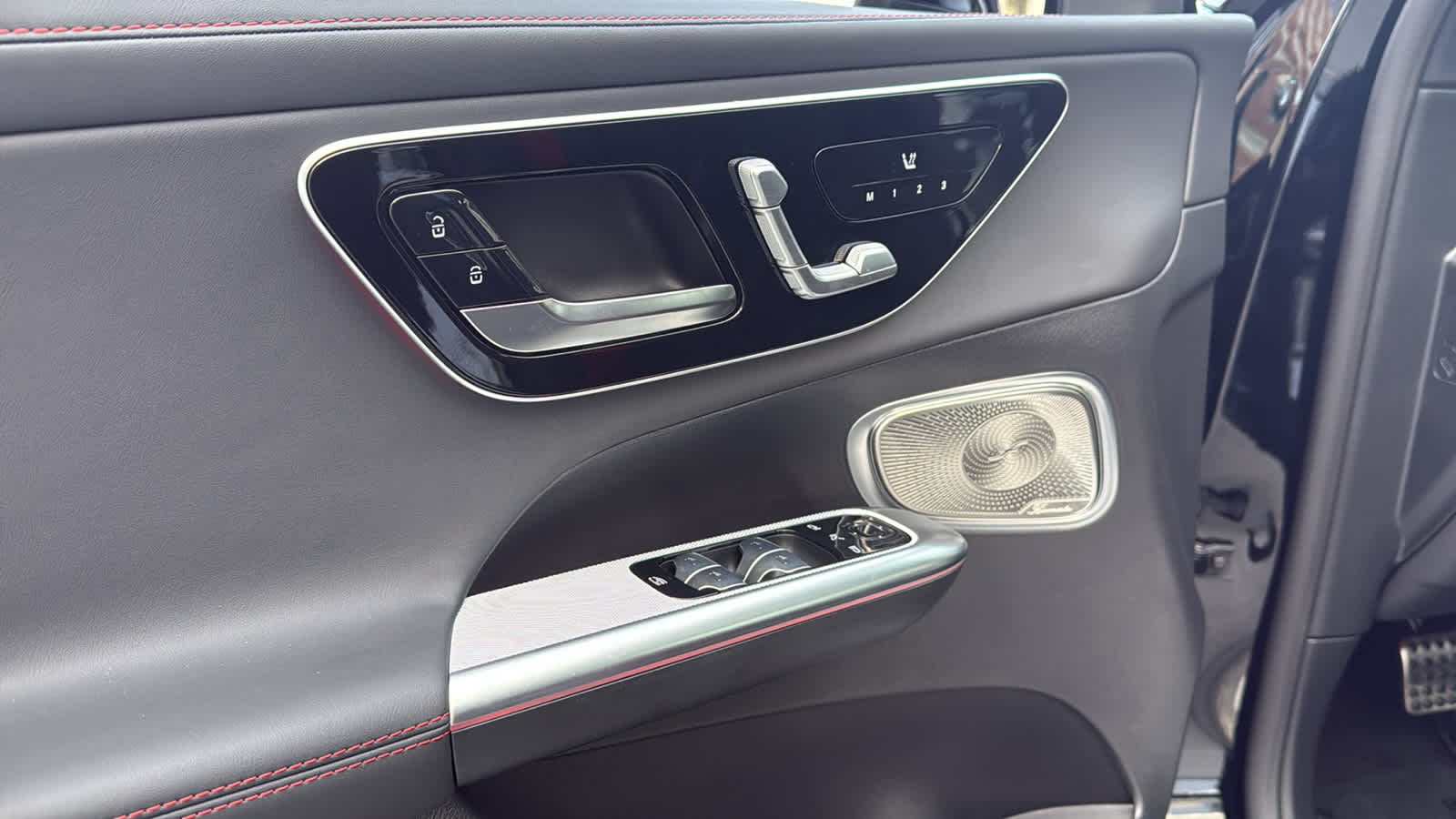 Thumbnail: 2026 Mercedes-Benz GLC - 16