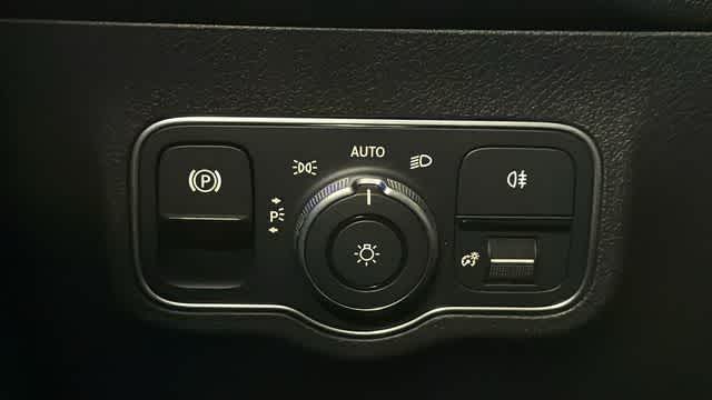 Thumbnail: 2026 Mercedes-Benz GLB - 17