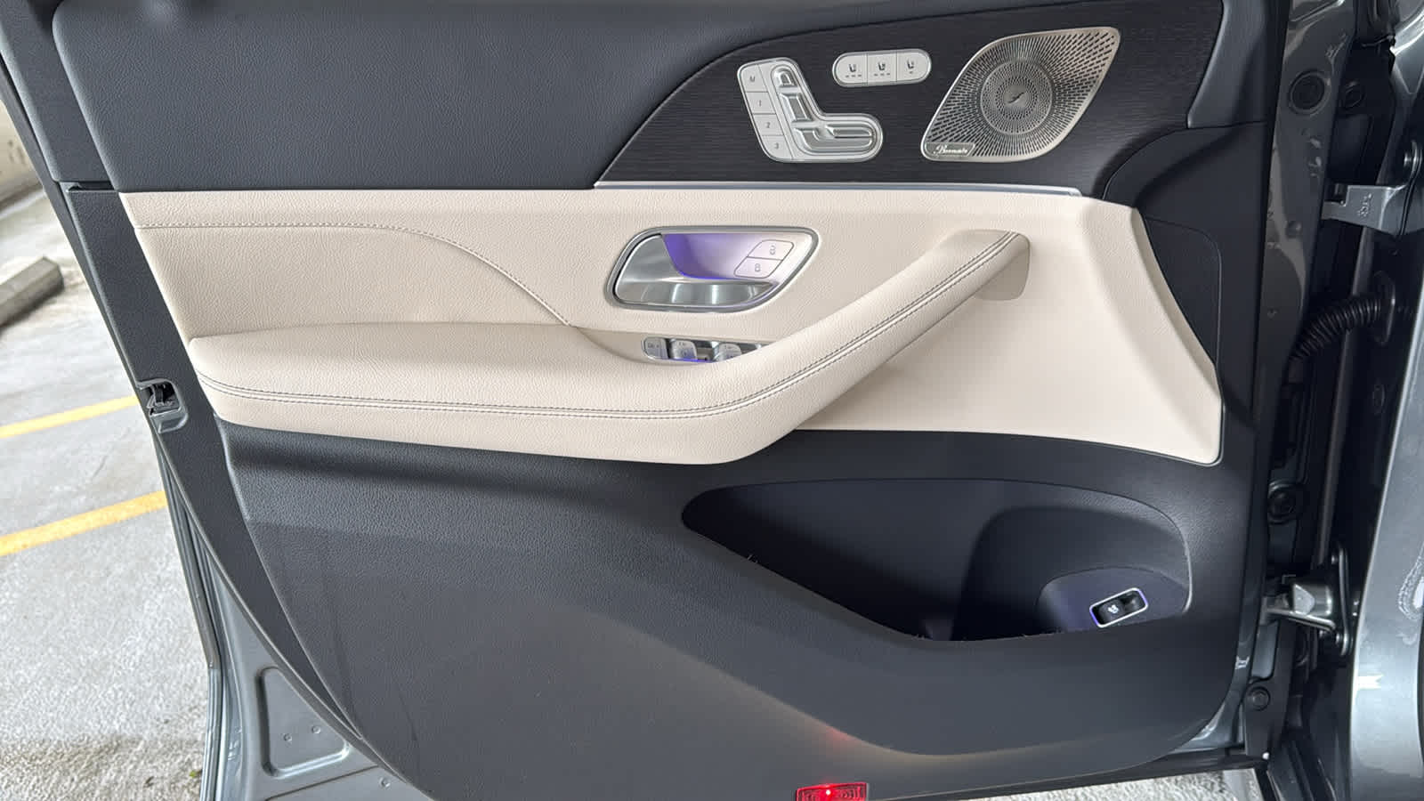 Thumbnail: 2026 Mercedes-Benz GLE - 16