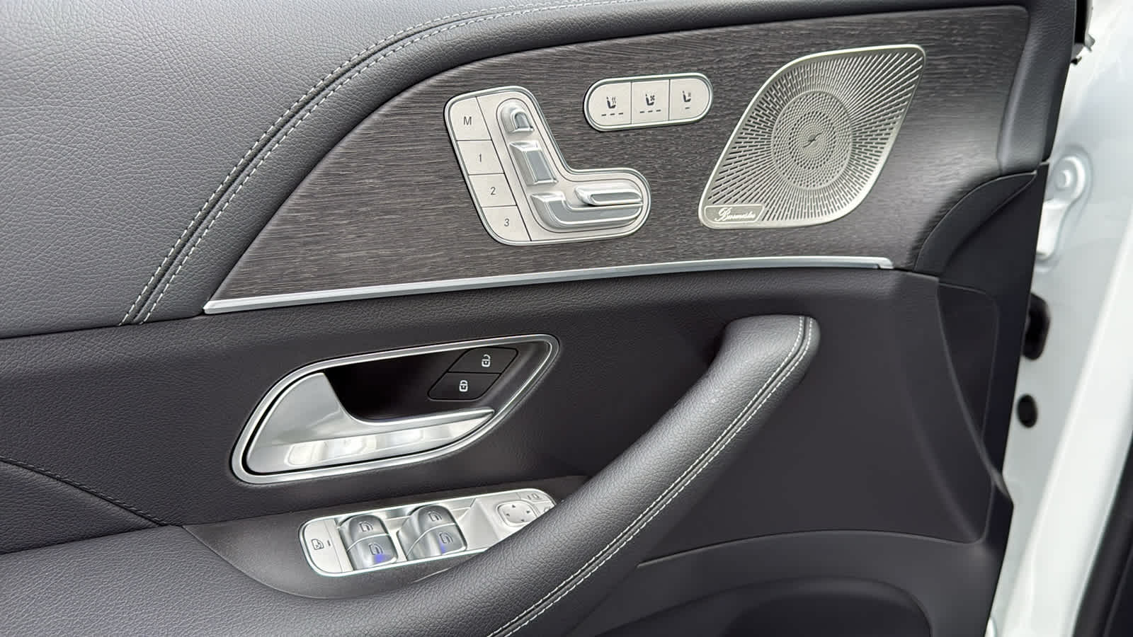 Thumbnail: 2026 Mercedes-Benz GLE - 14