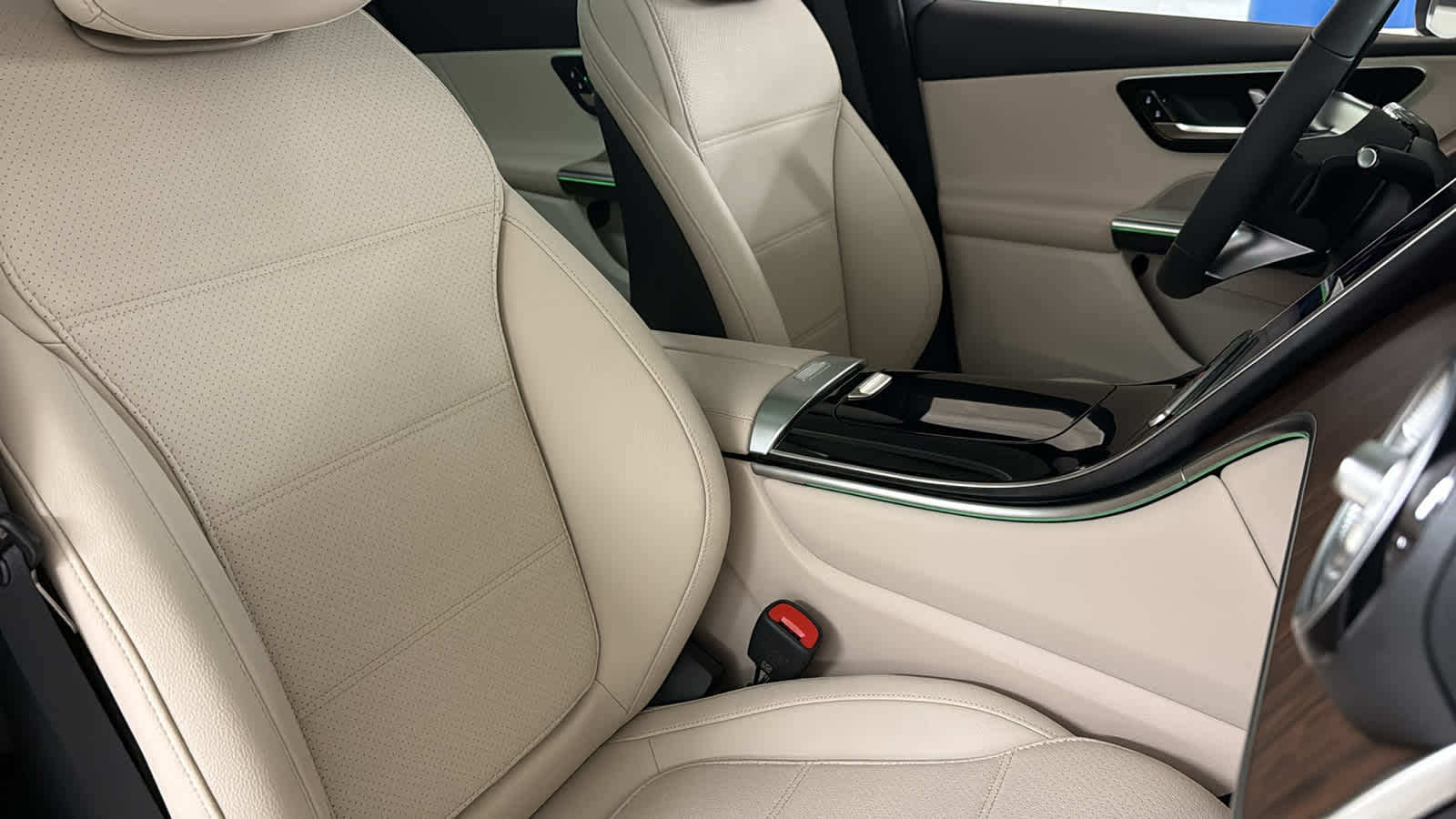 Thumbnail: 2026 Mercedes-Benz GLC - 34