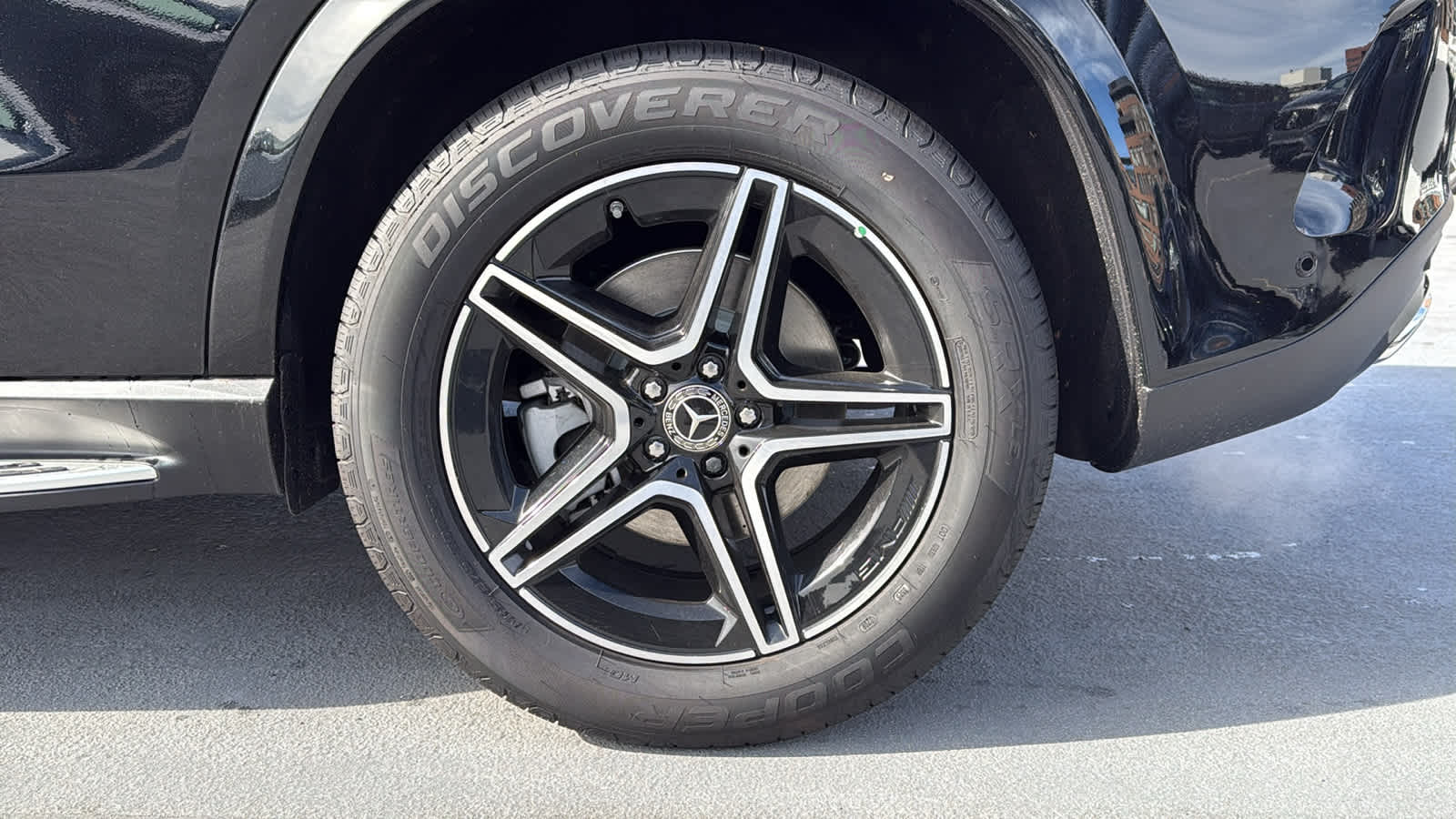 Thumbnail: 2026 Mercedes-Benz GLE - 13