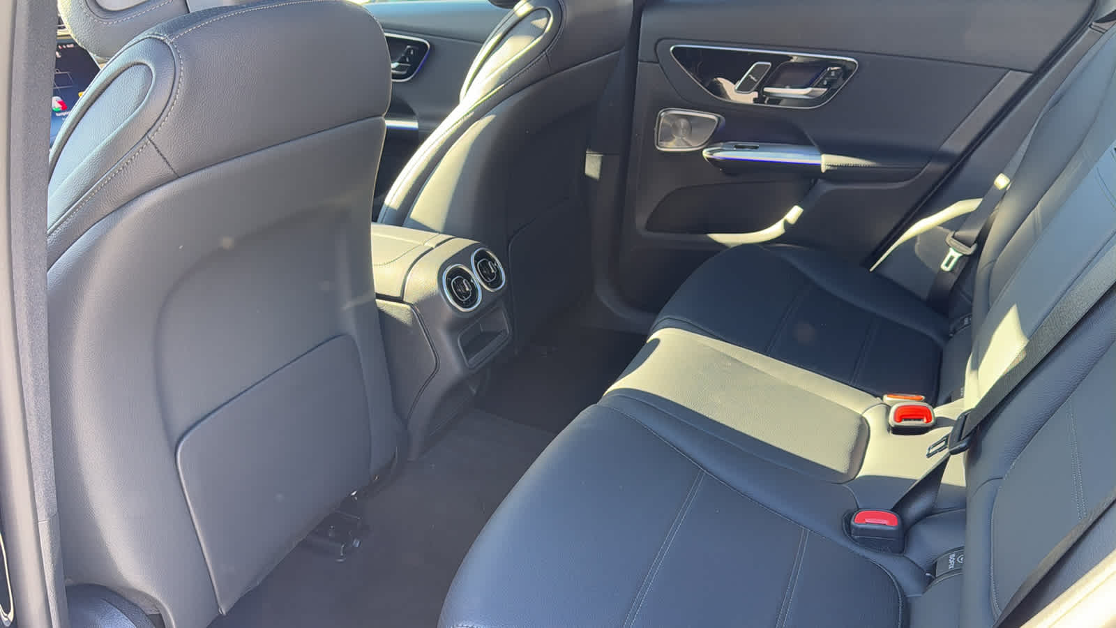 Thumbnail: 2026 Mercedes-Benz GLC - 30