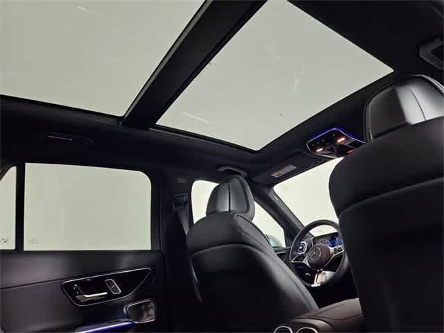 Thumbnail: 2025 Mercedes-Benz GLC - 22