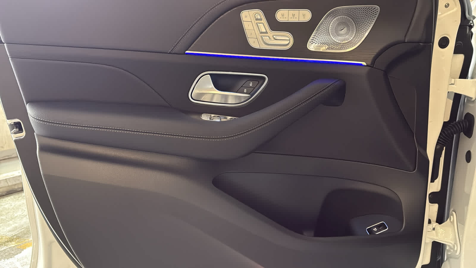 Thumbnail: 2026 Mercedes-Benz GLE - 15