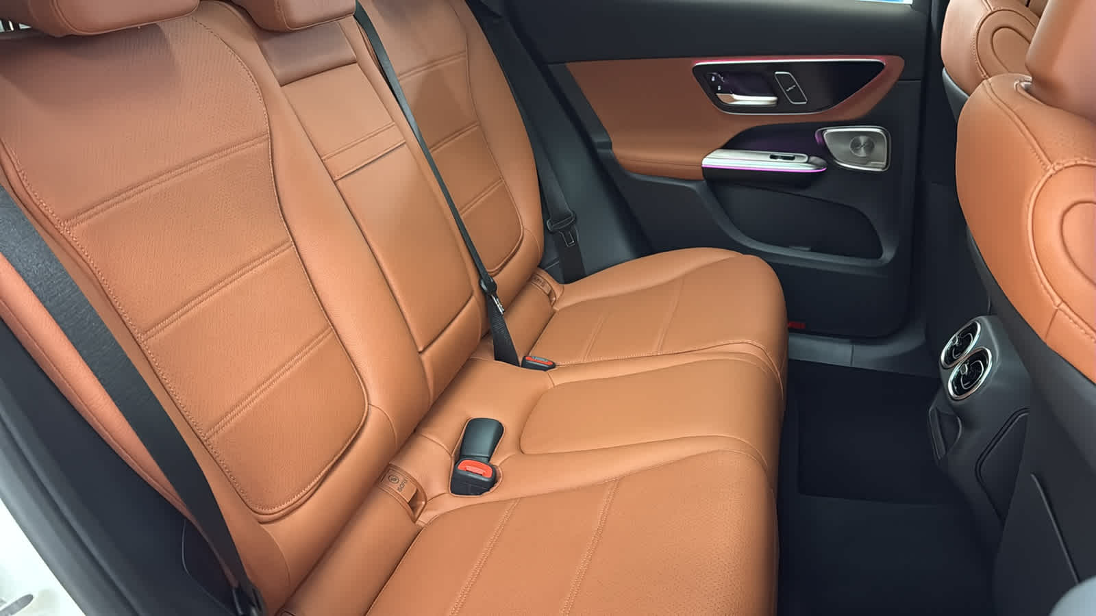 Thumbnail: 2026 Mercedes-Benz GLC - 34