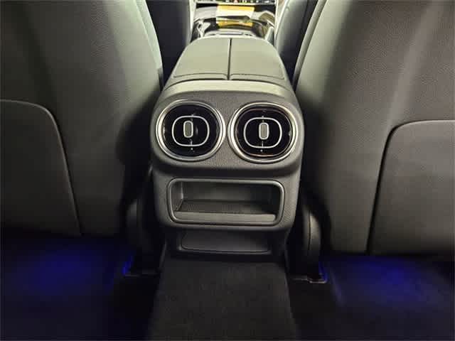 Thumbnail: 2025 Mercedes-Benz GLC - 33