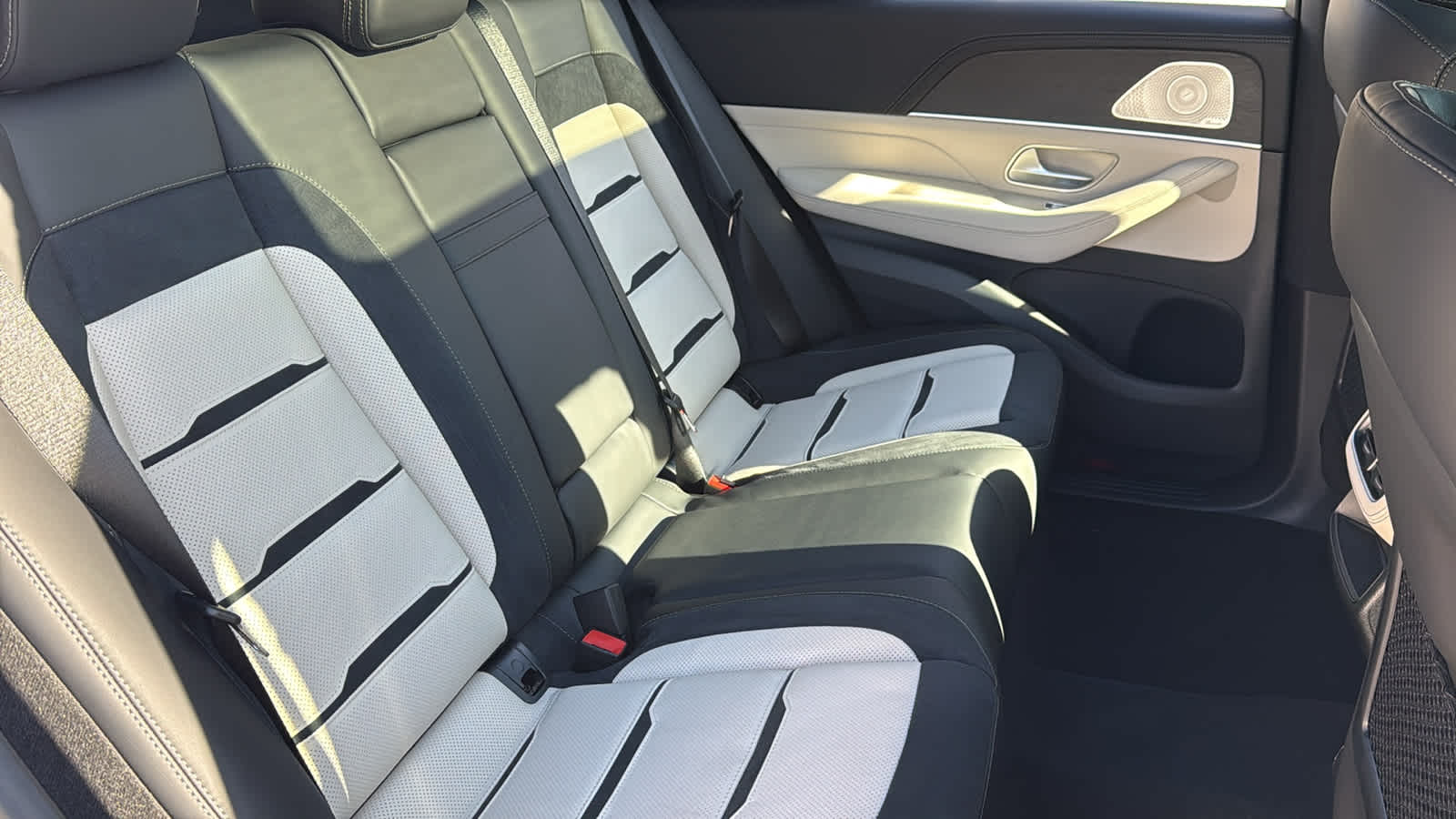 Thumbnail: 2026 Mercedes-Benz GLE - 34