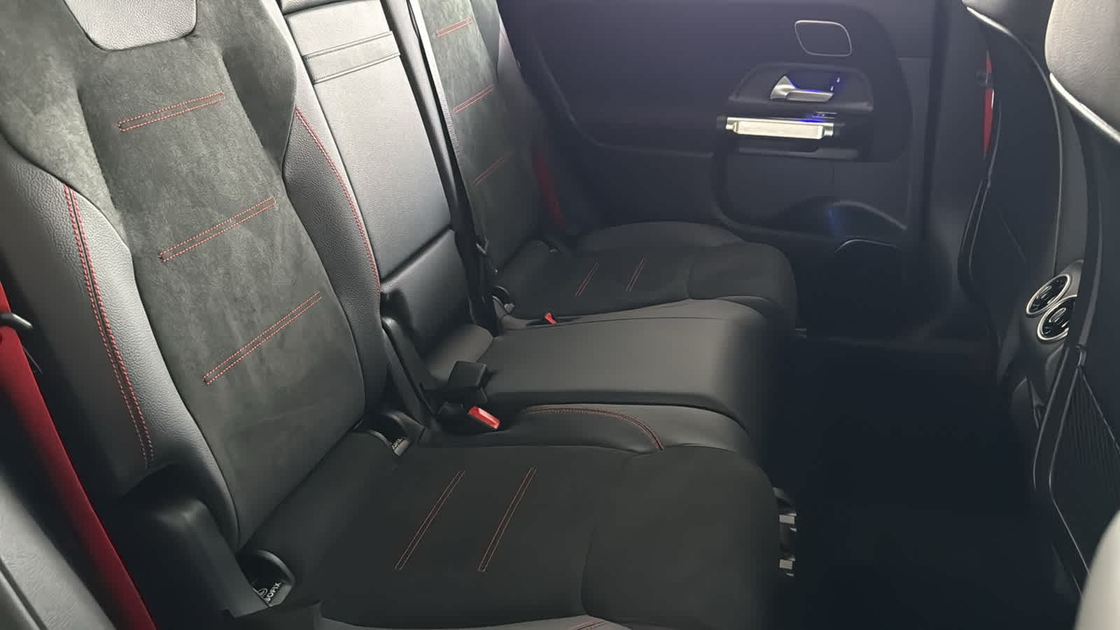 Thumbnail: 2026 Mercedes-Benz GLB - 34