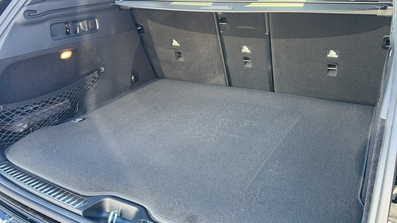 Thumbnail: 2026 Mercedes-Benz GLC - 33