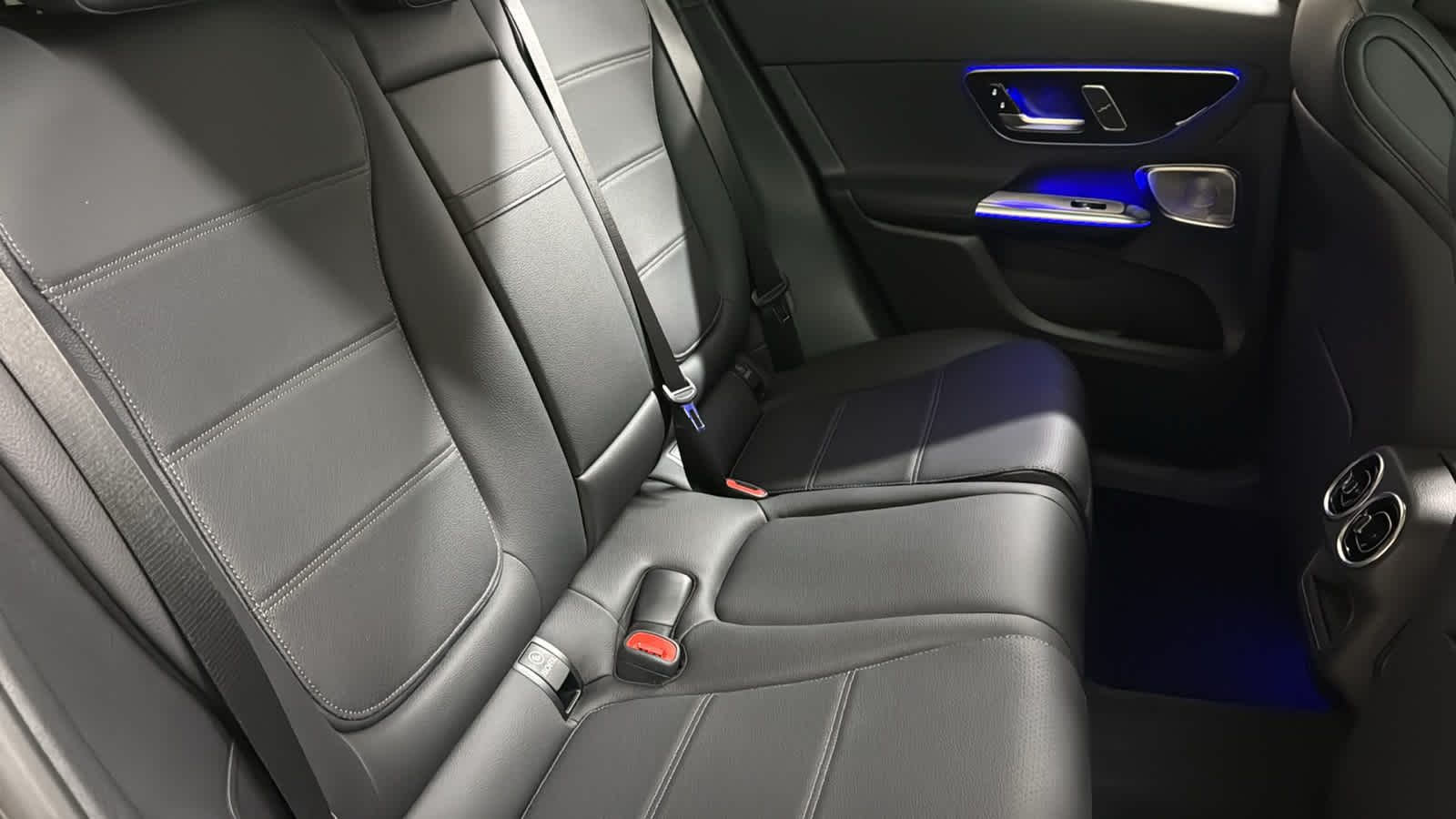 Thumbnail: 2026 Mercedes-Benz GLC - 35