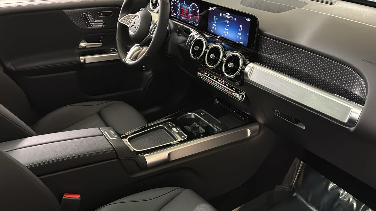 Thumbnail: 2026 Mercedes-Benz GLB - 38