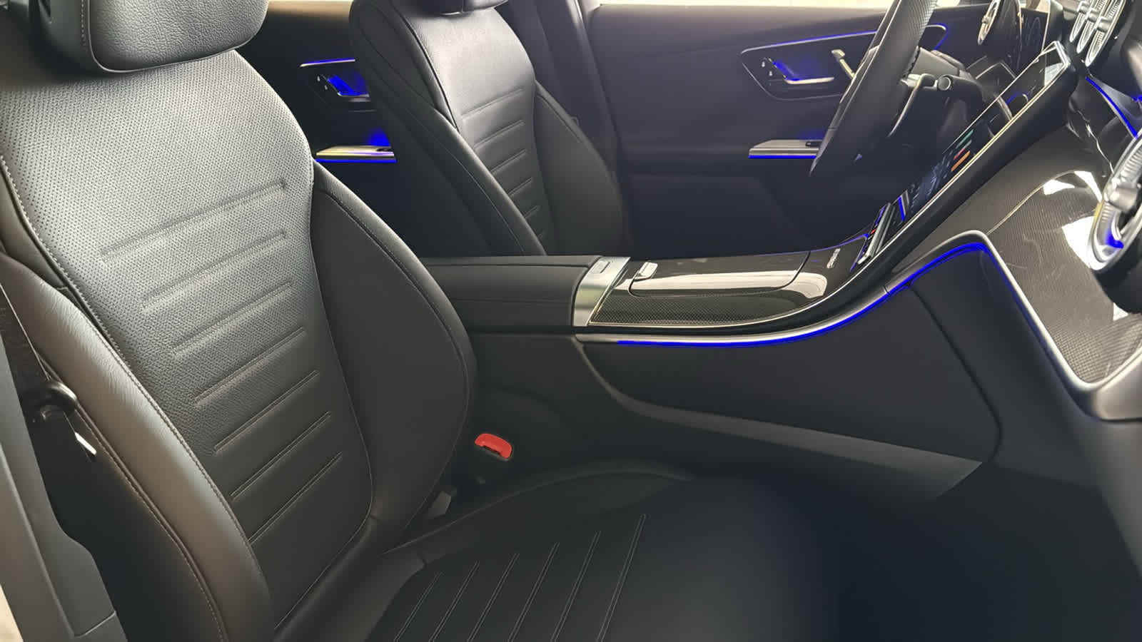 Thumbnail: 2026 Mercedes-Benz GLC - 36