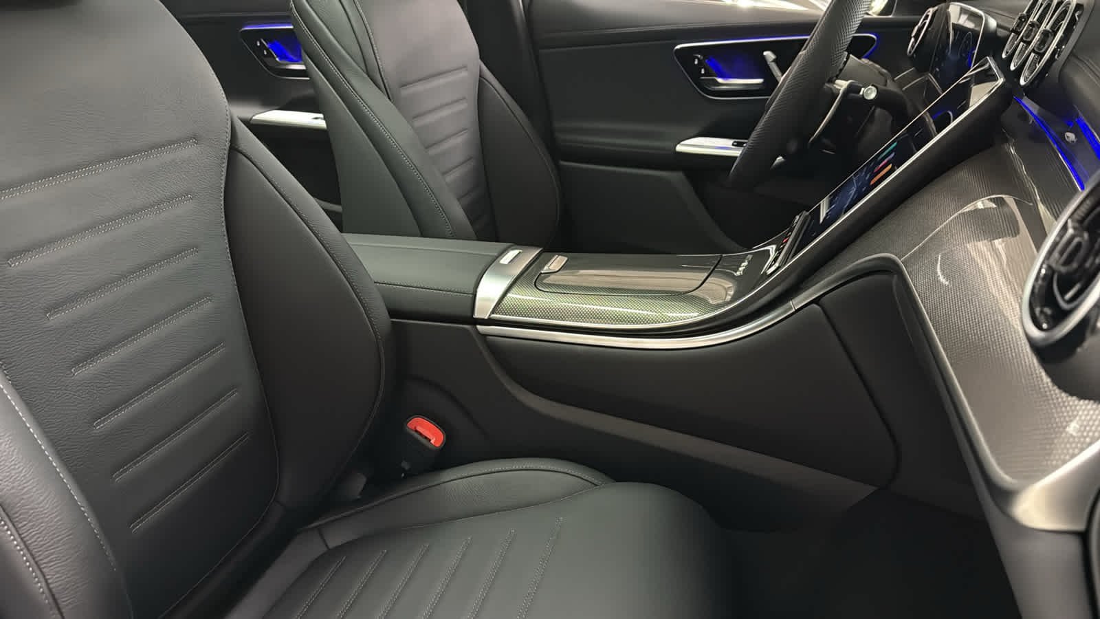 Thumbnail: 2026 Mercedes-Benz GLC - 36