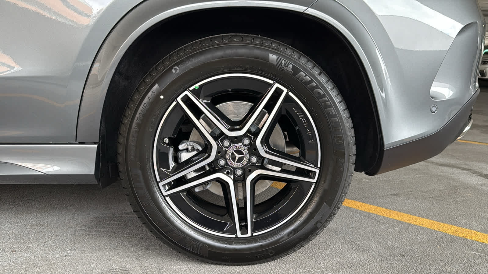 Thumbnail: 2026 Mercedes-Benz GLE - 13