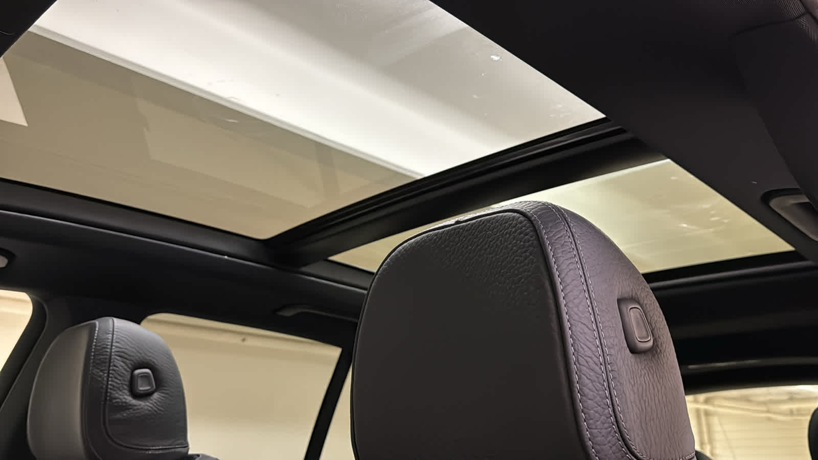 Thumbnail: 2026 Mercedes-Benz GLE - 26