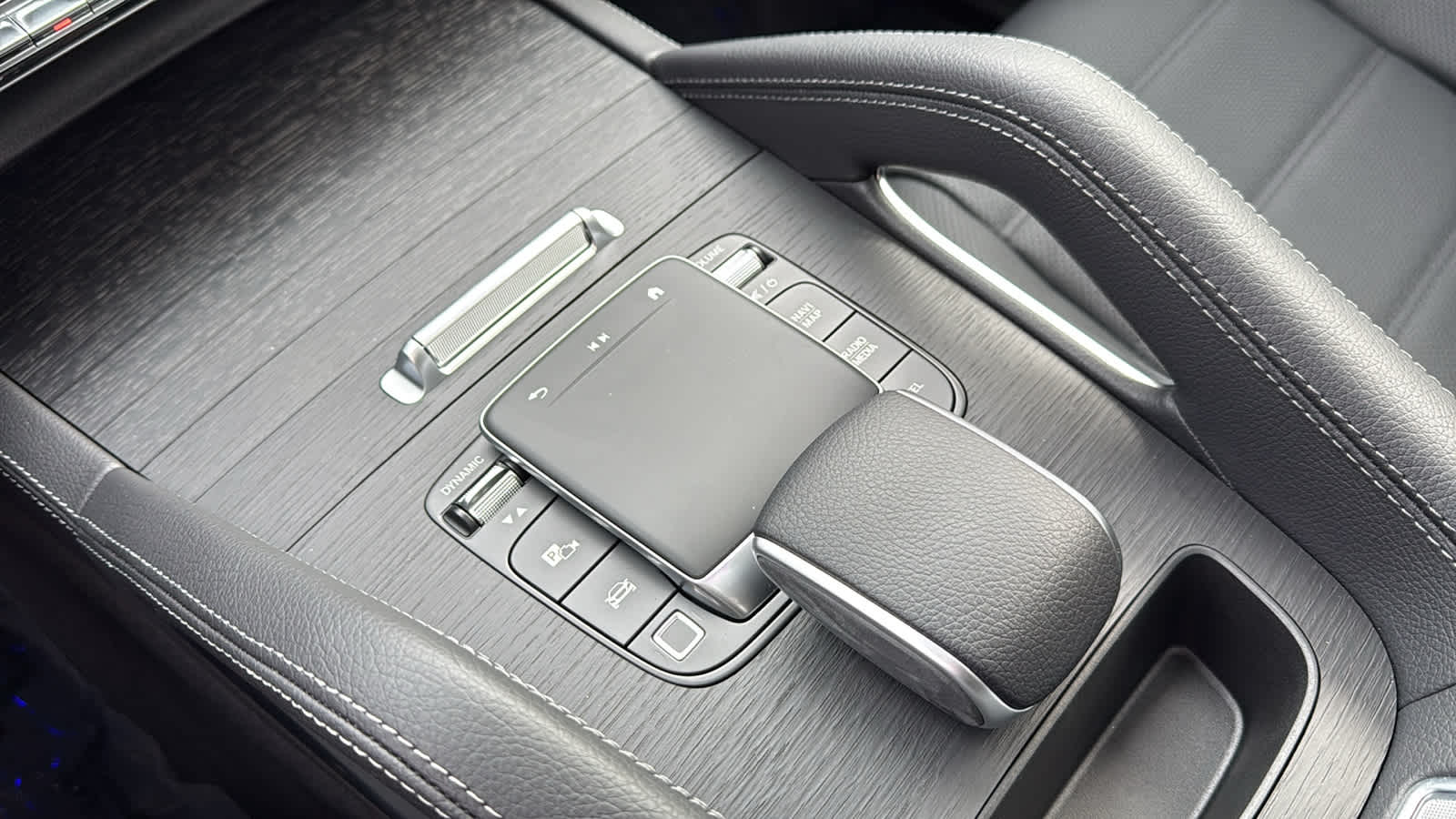 Thumbnail: 2026 Mercedes-Benz GLE - 22