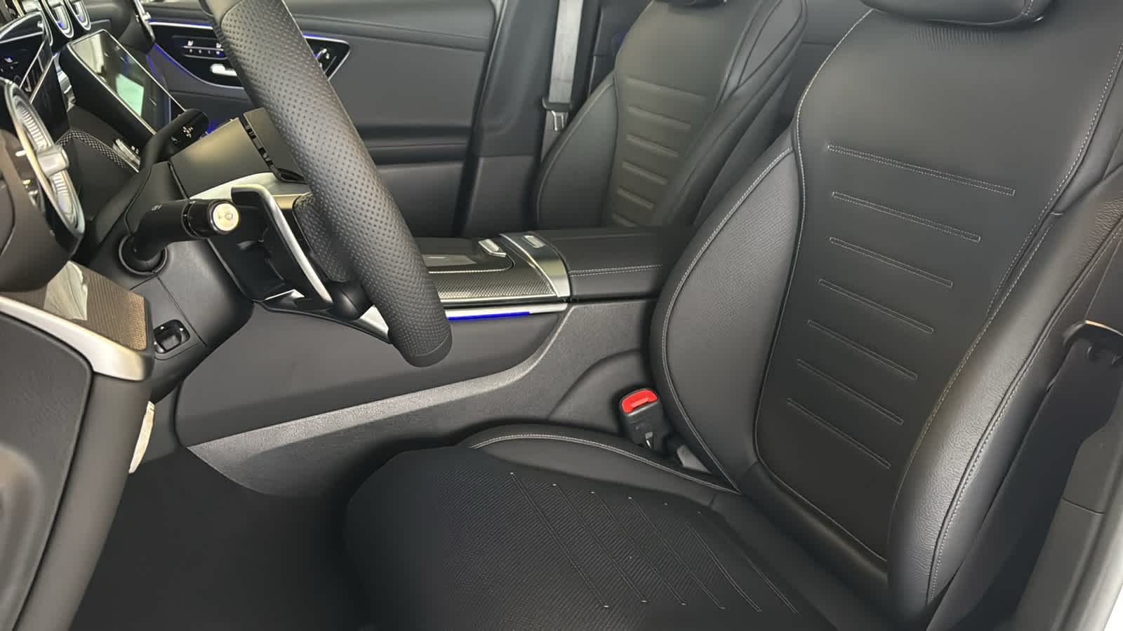 Thumbnail: 2026 Mercedes-Benz GLC - 28