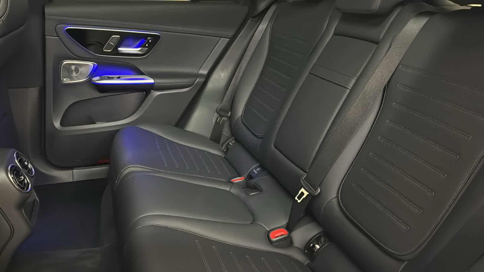 Thumbnail: 2023 Mercedes-Benz GLC - 31