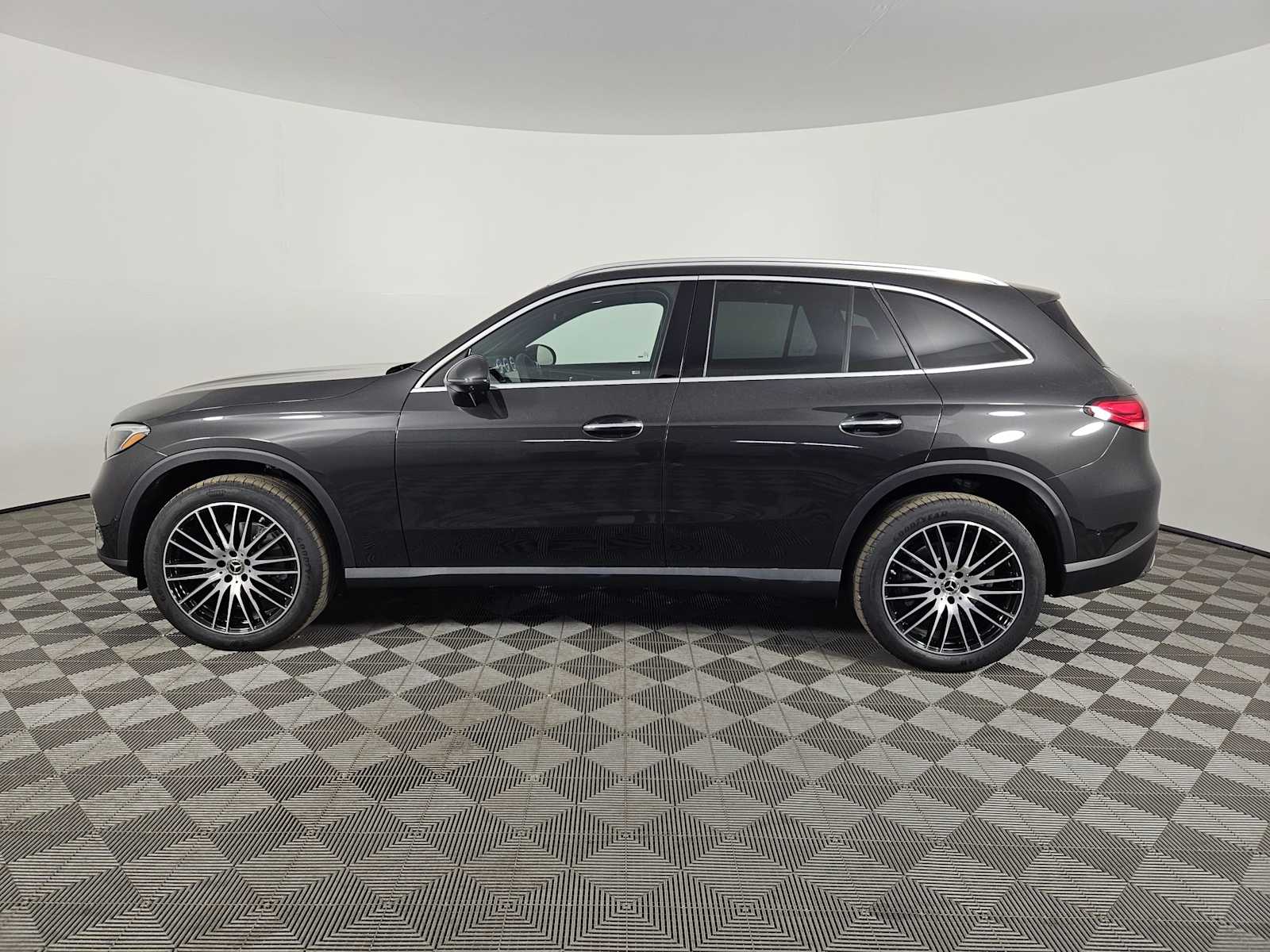 Thumbnail: 2025 Mercedes-Benz GLC - 2