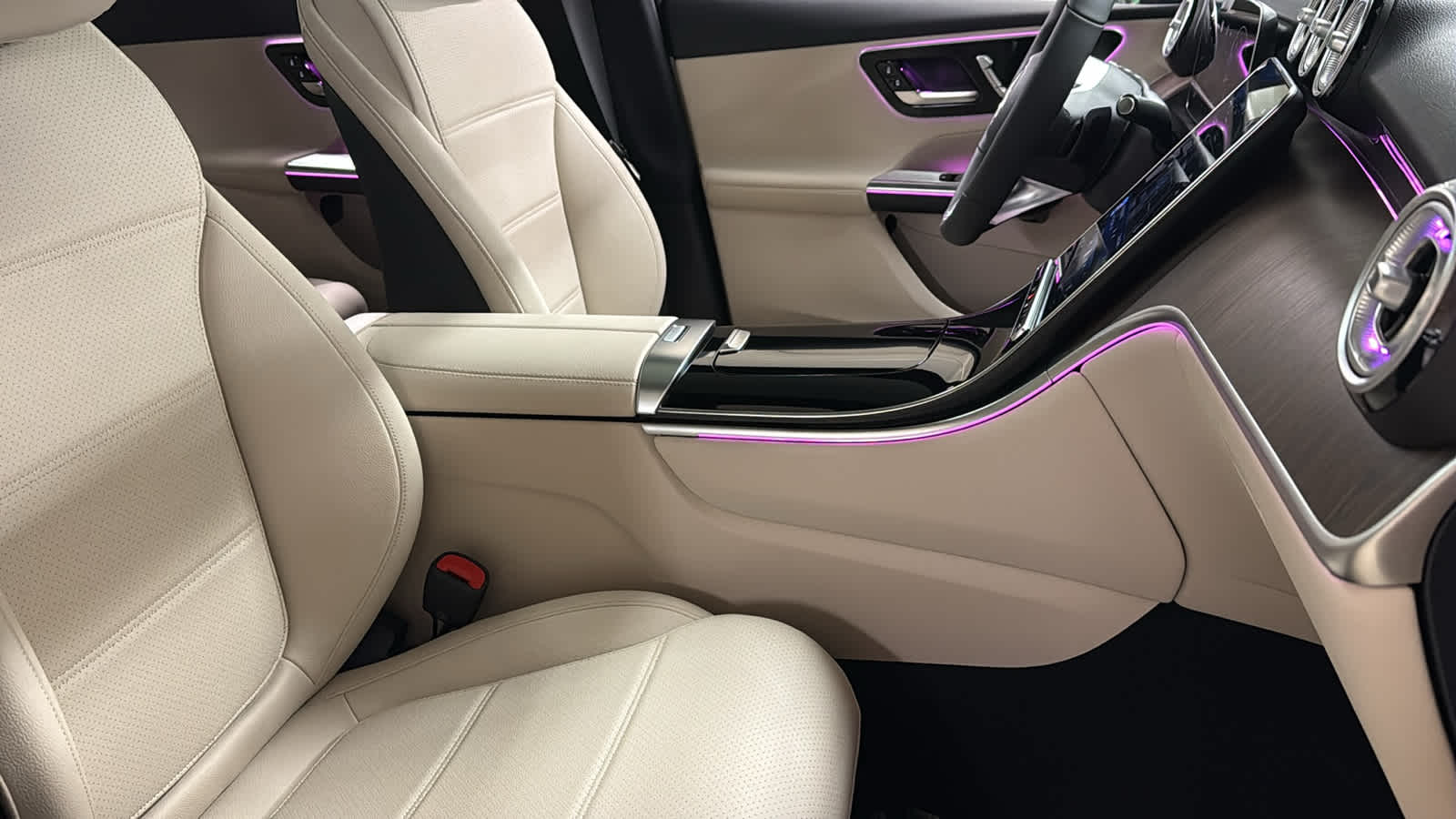 Thumbnail: 2026 Mercedes-Benz GLC - 36