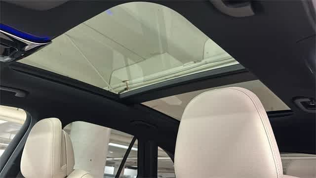 Thumbnail: 2025 Mercedes-Benz GLC - 24