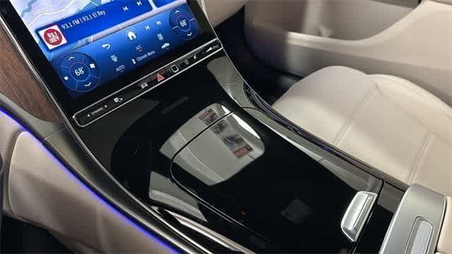 Thumbnail: 2025 Mercedes-Benz GLC - 21