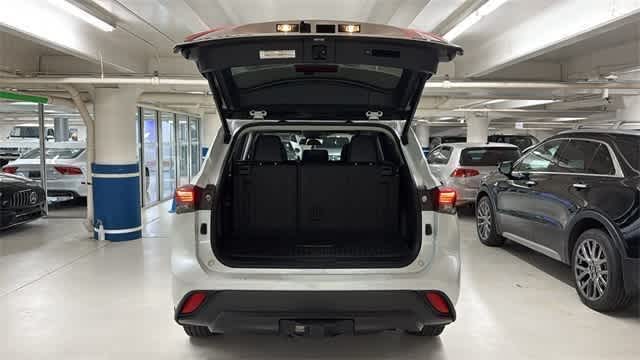 Thumbnail: 2022 Toyota Highlander - 7