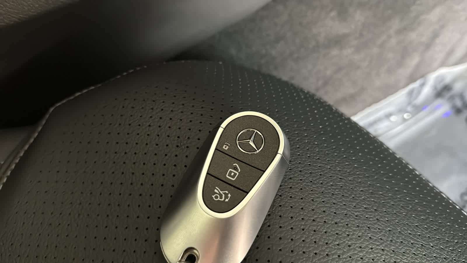 Thumbnail: 2026 Mercedes-Benz GLC - 35