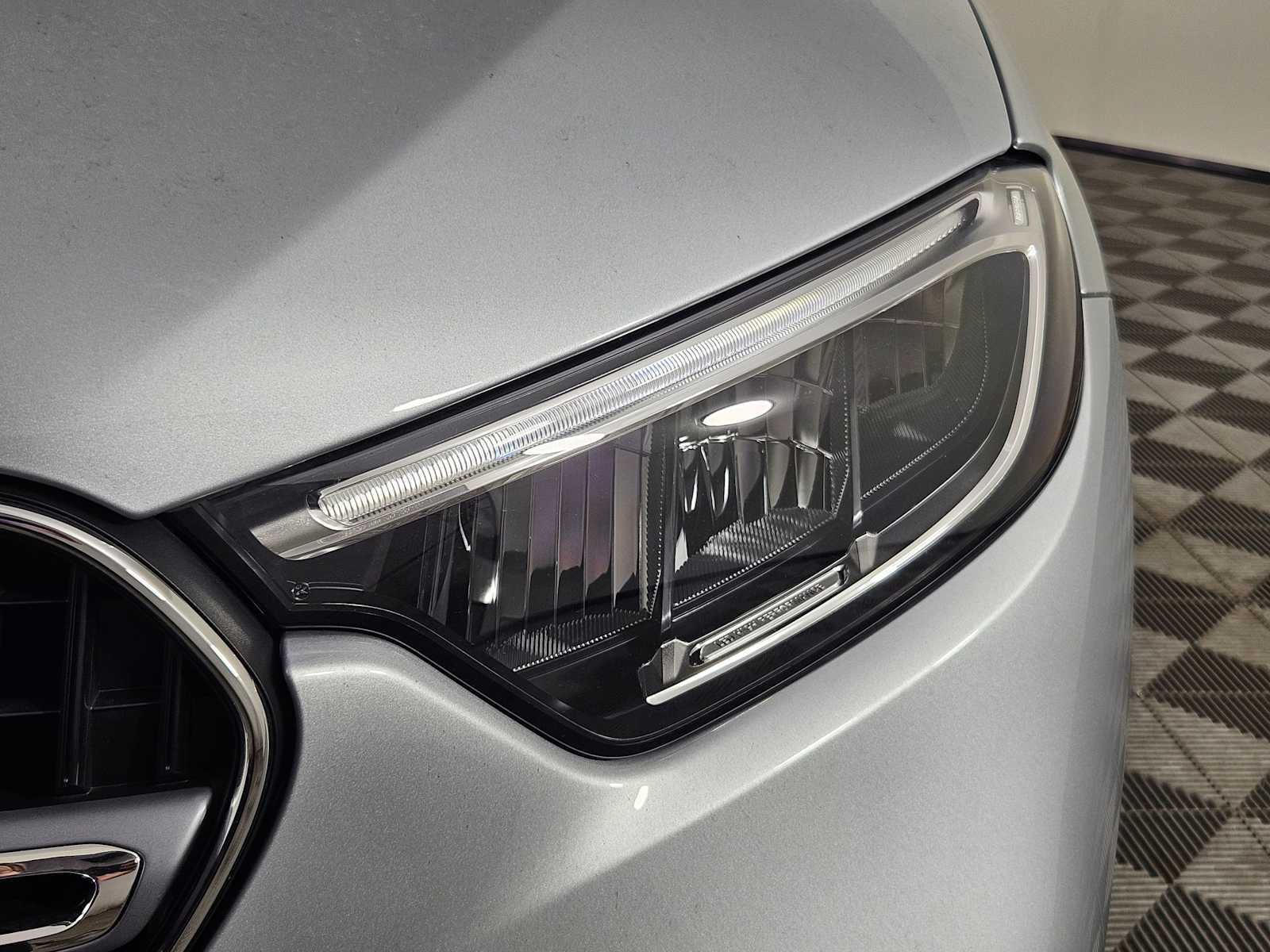 2025 Mercedes-Benz GLC 300 10