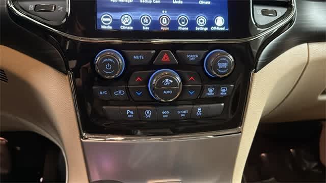 Thumbnail: 2022 Jeep Grand Cherokee - 18