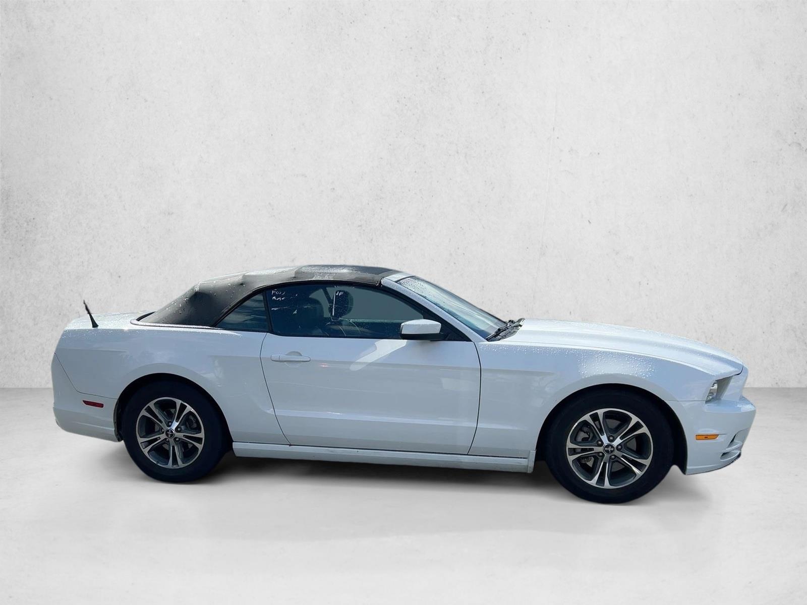 2014 Ford Mustang Base photo 4