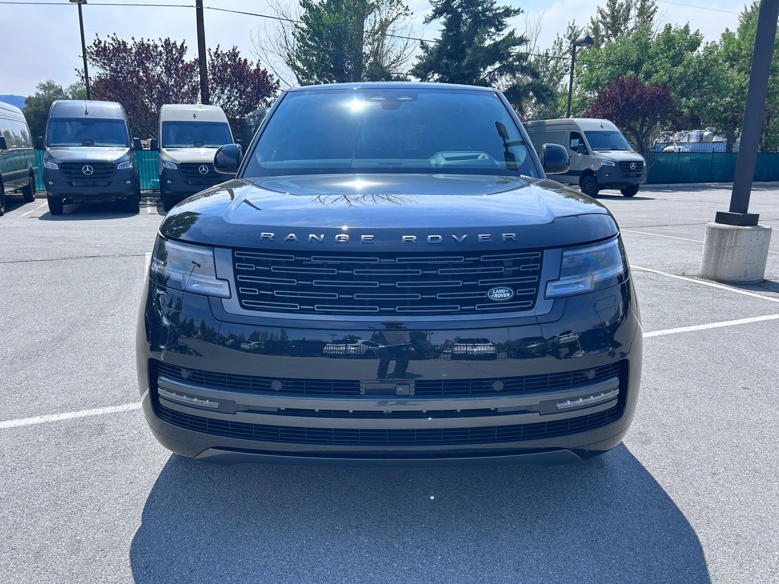 2024 Land Rover Range Rover SE photo 2