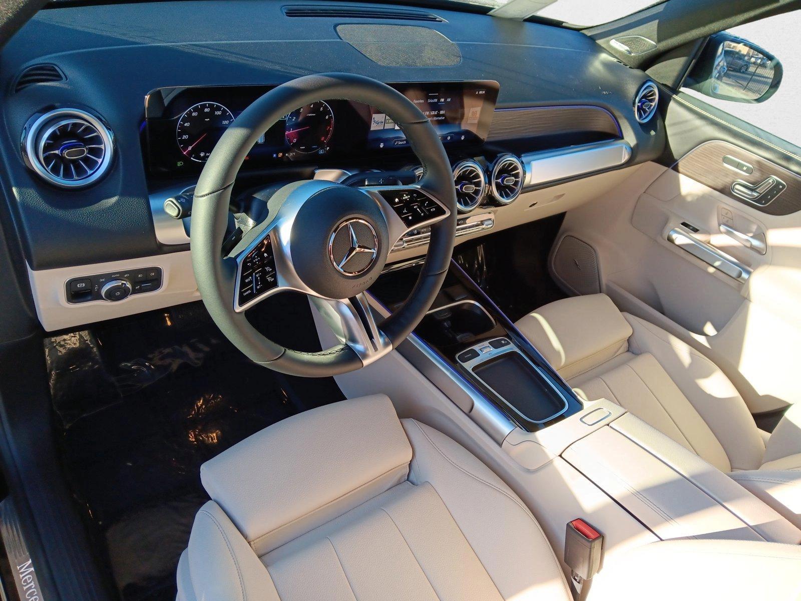 2025 Mercedes Benz GLB 250 4MATIC photo 3