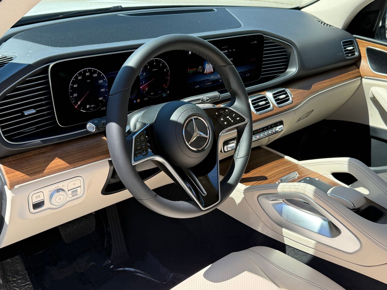 2025 Mercedes Benz GLE 350 4MATIC photo 2