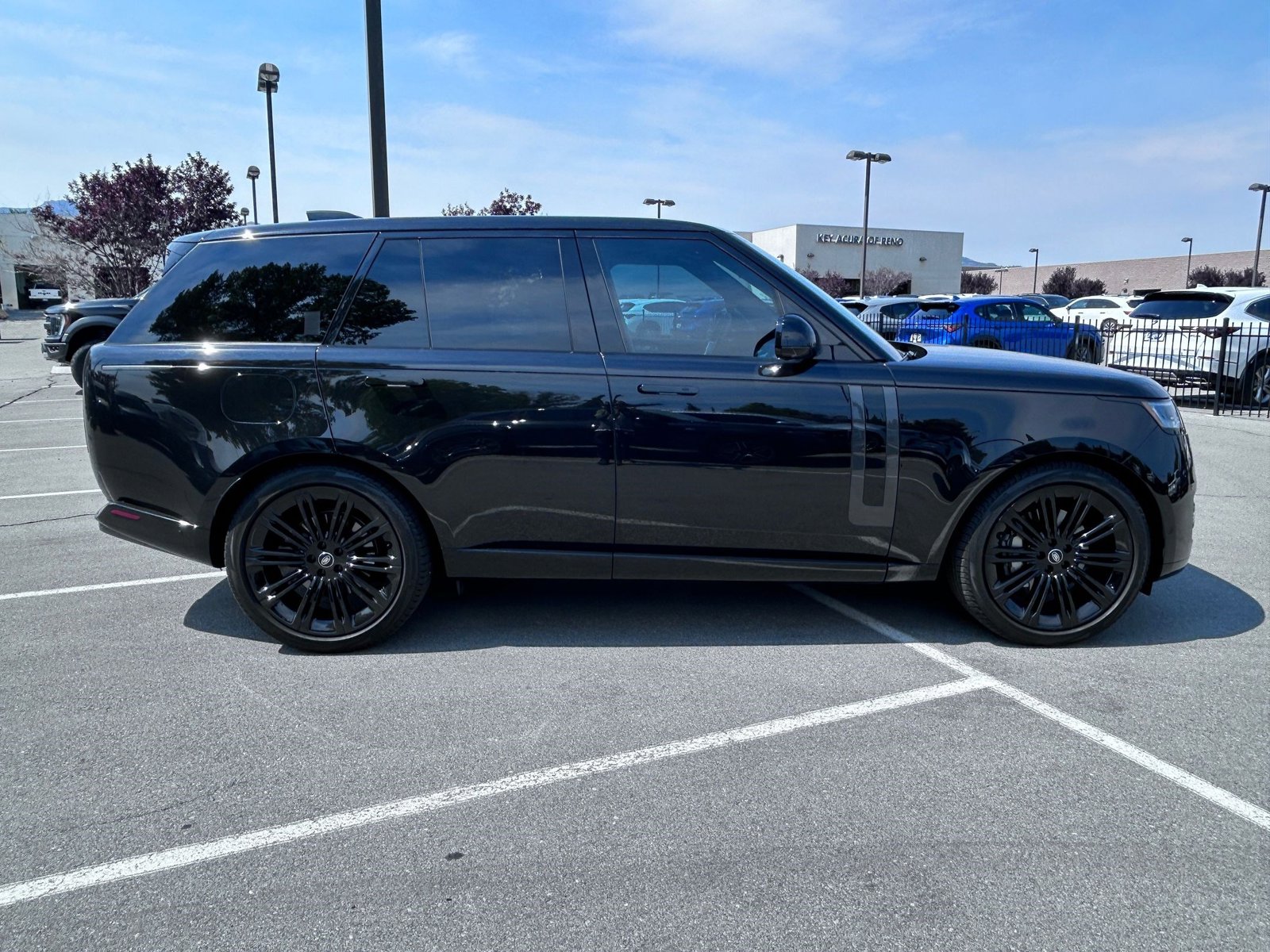 2024 Land Rover Range Rover SE photo 4