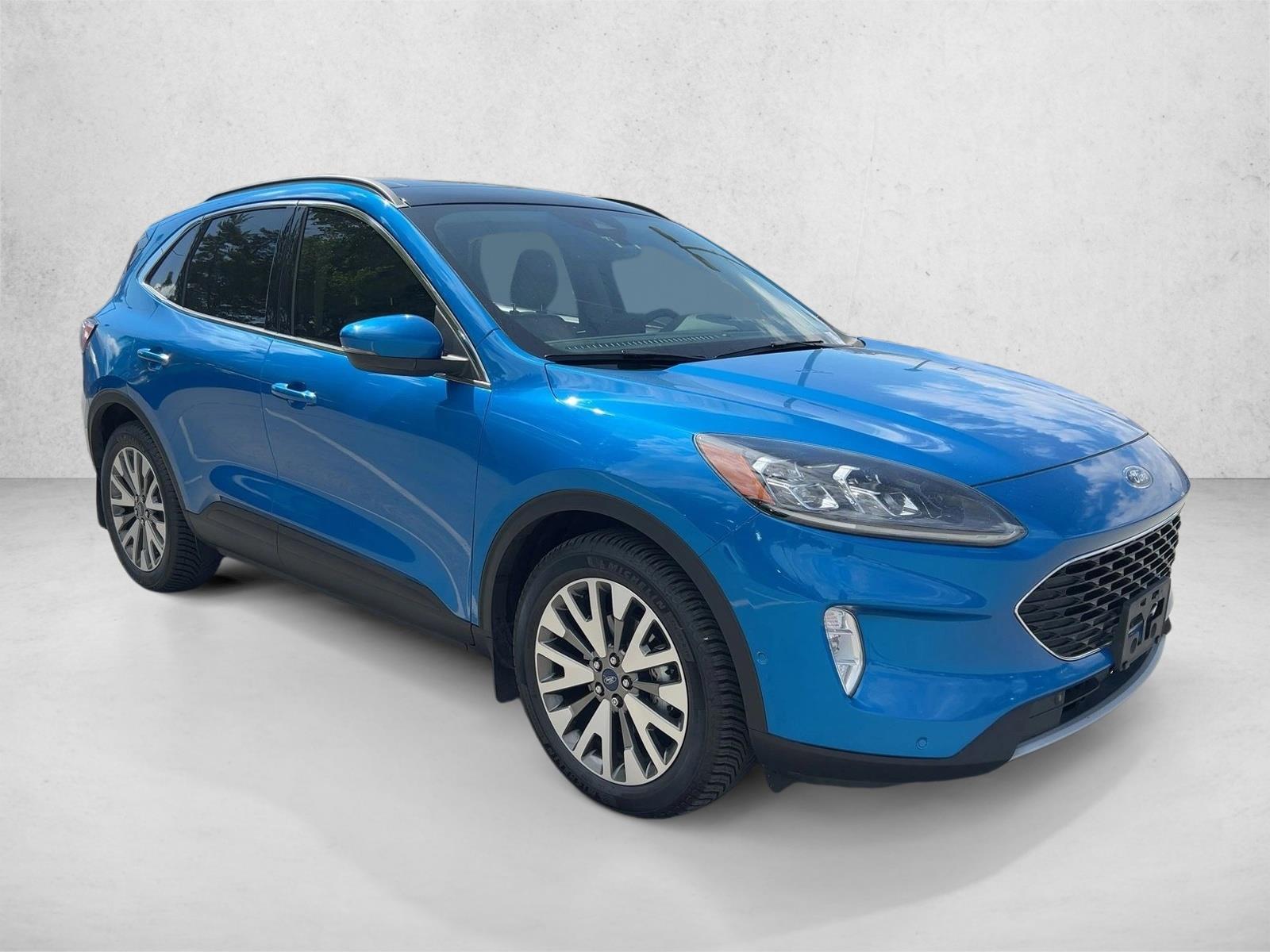 2020 Ford Escape Titanium photo 3