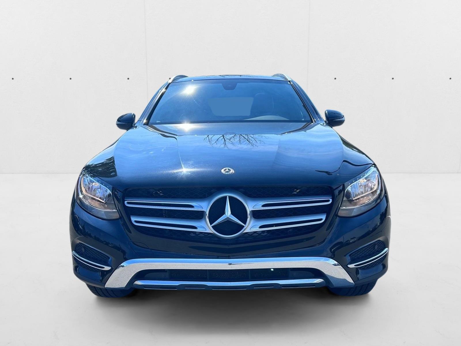 2017 Mercedes Benz GLC 300 4MATIC photo 2