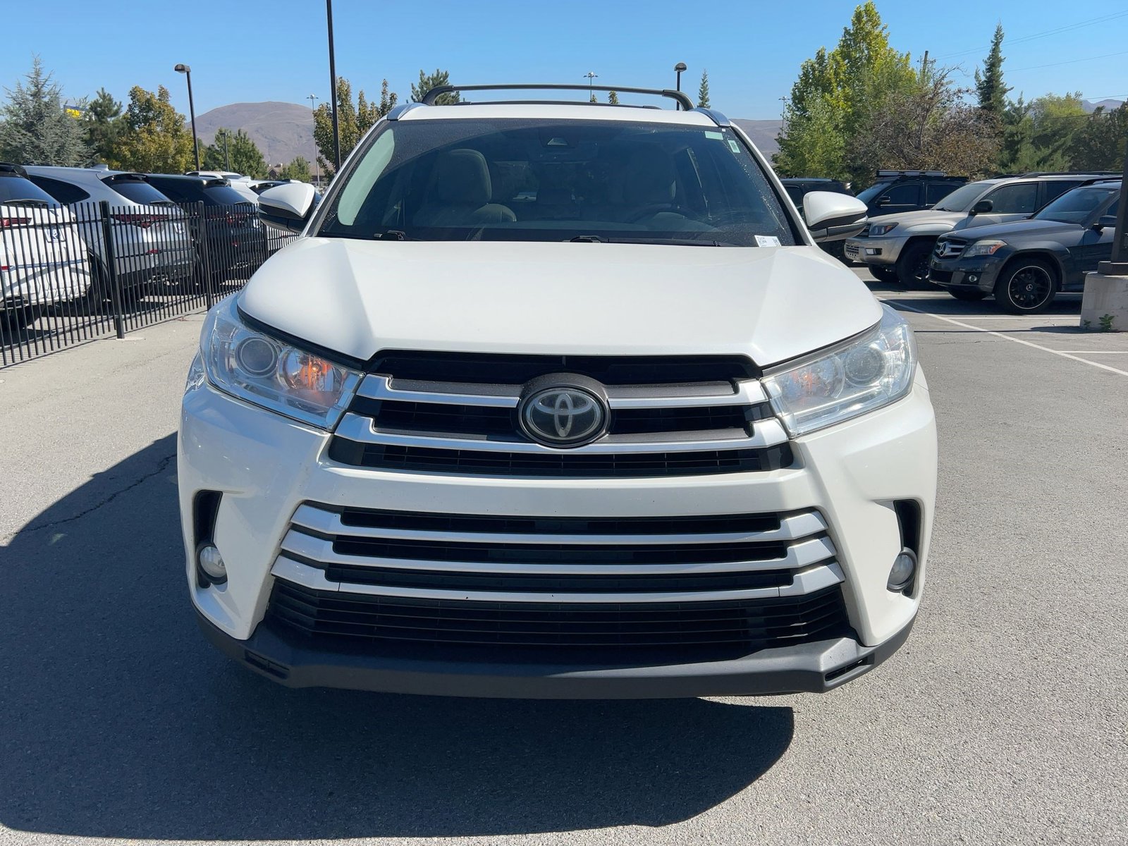 2017 Toyota Highlander SE XLE photo 2