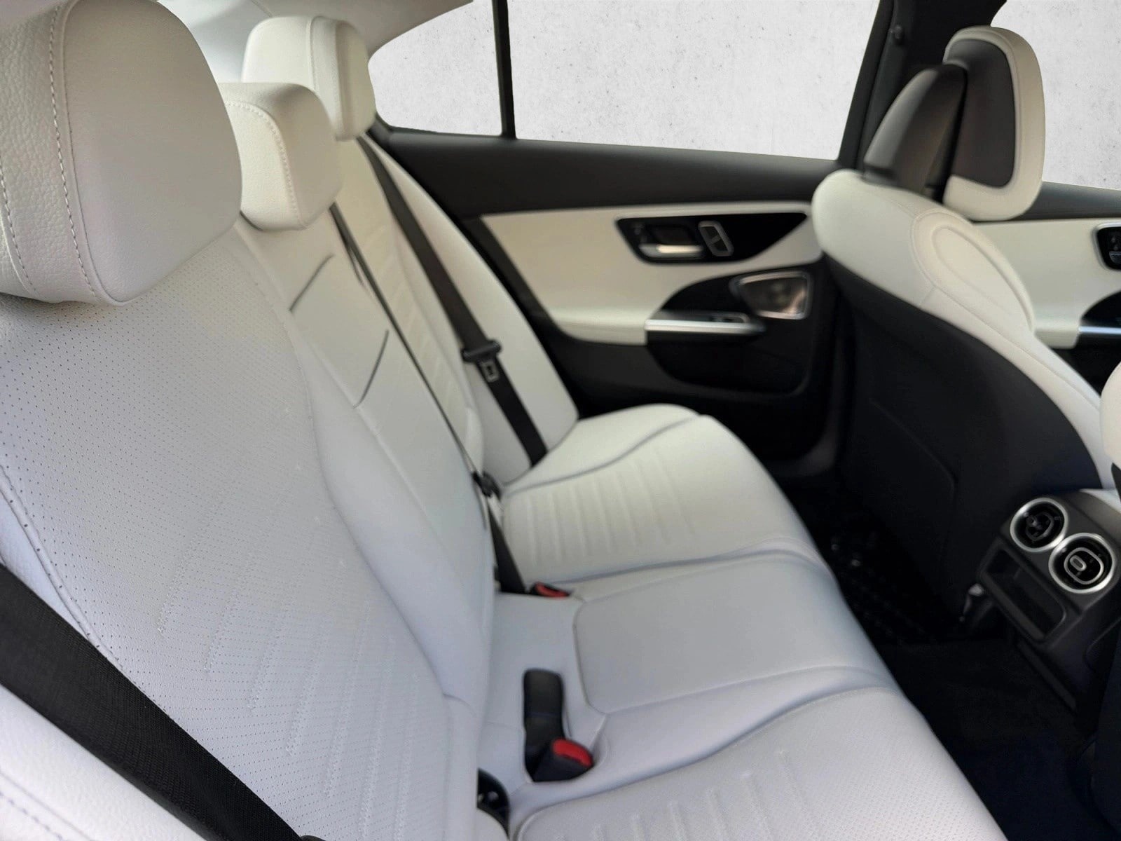 2026 Mercedes-Benz C-Class Sedan C 300 - Photo 23