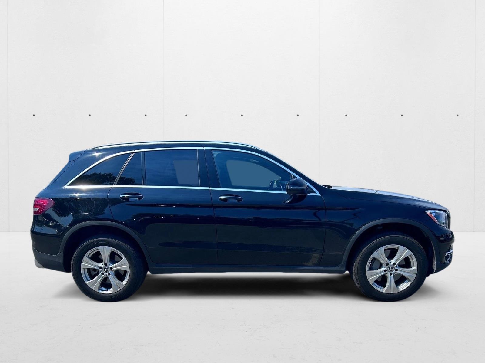 2017 Mercedes Benz GLC 300 4MATIC photo 4