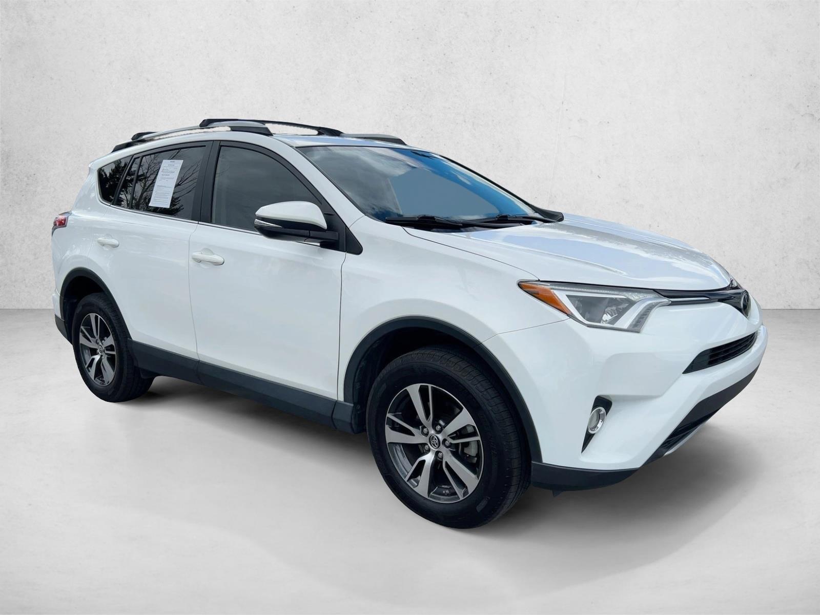 2017 Toyota RAV4 XLE photo 3