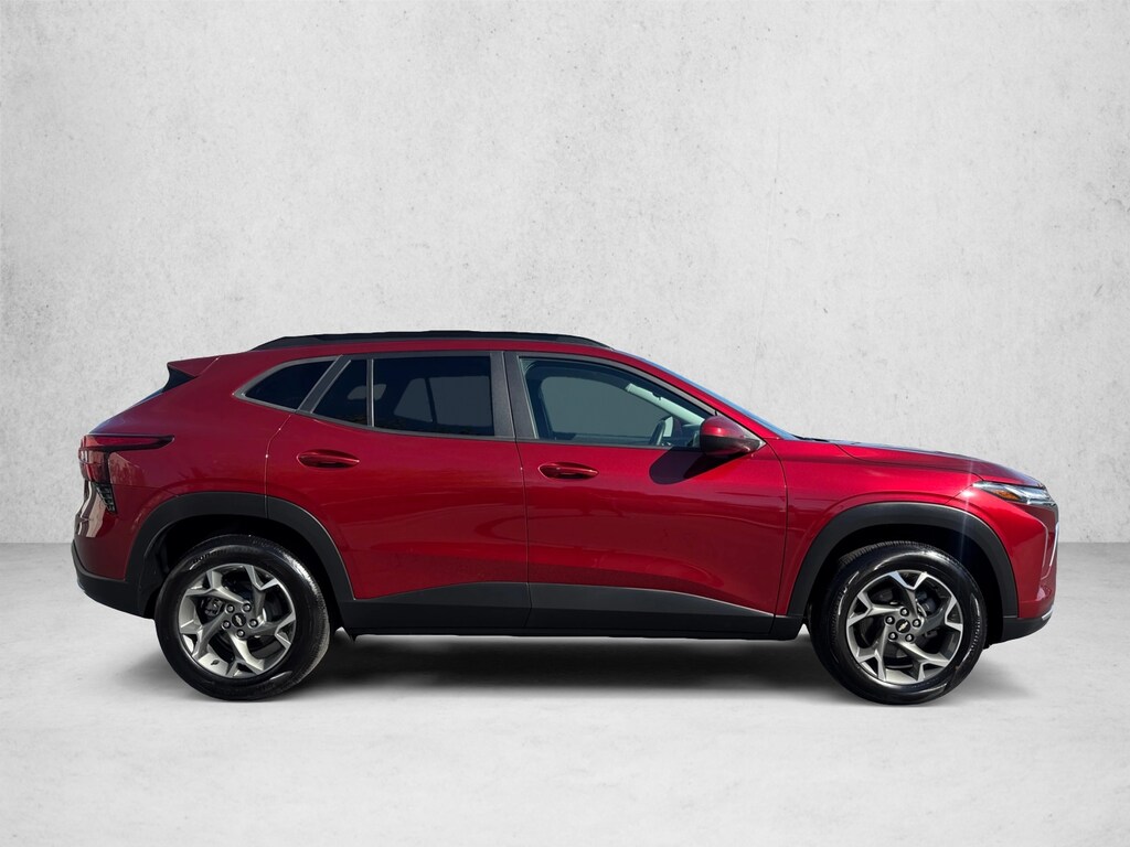 Used 2025 Chevrolet Trax LT SUV