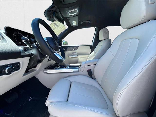 2025 Mercedes Benz GLB 250 4MATIC photo 4