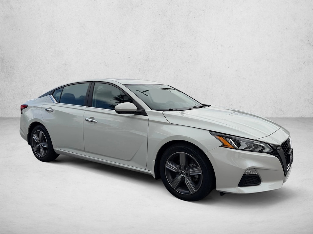 Used 2022 Nissan Altima 2.5 SV Sedan