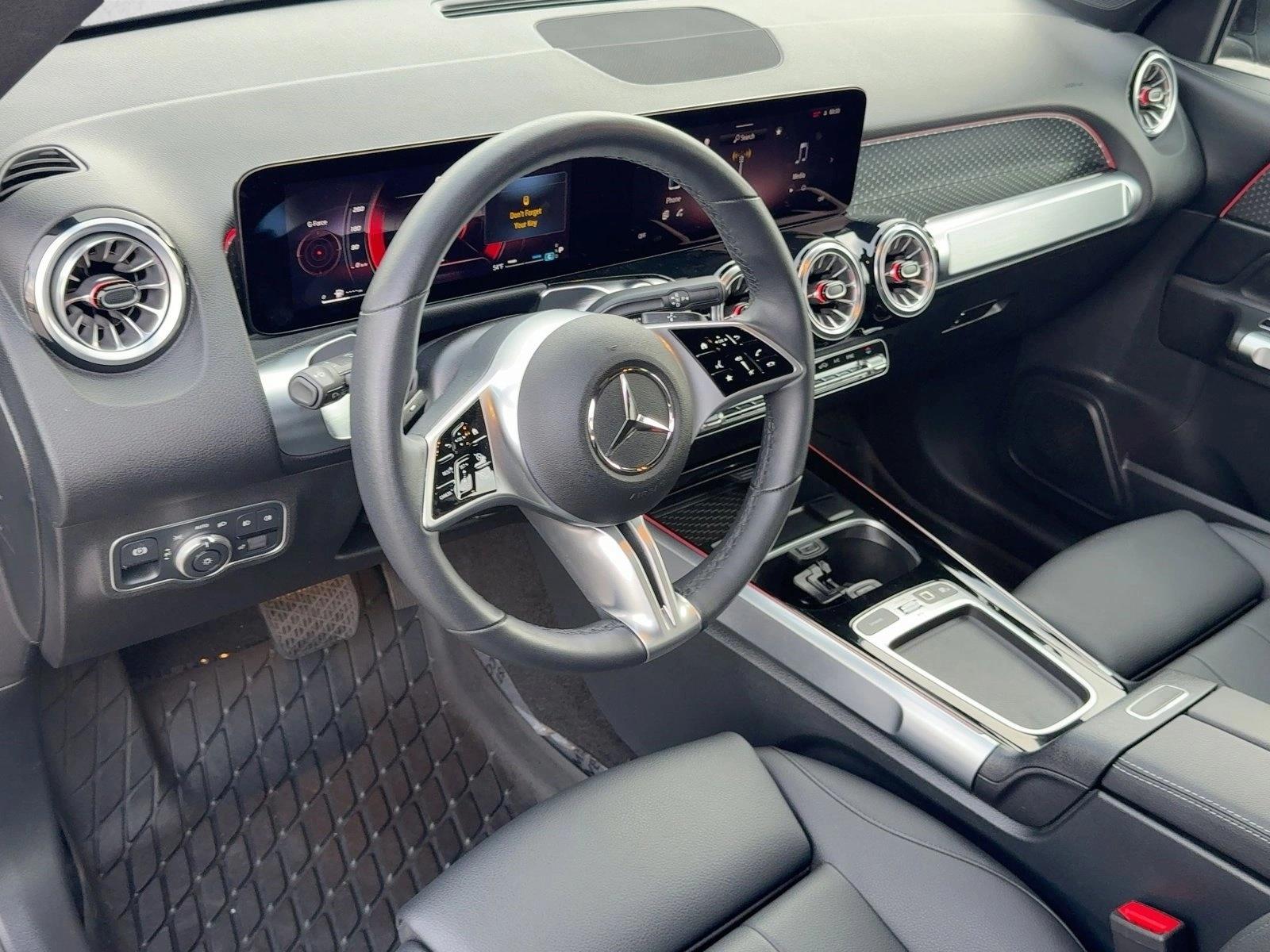 2025 Mercedes-Benz GLB Base - Photo 10