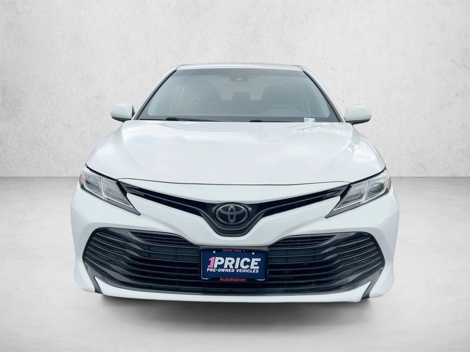 2018 Toyota Camry XLE XSE photo 2