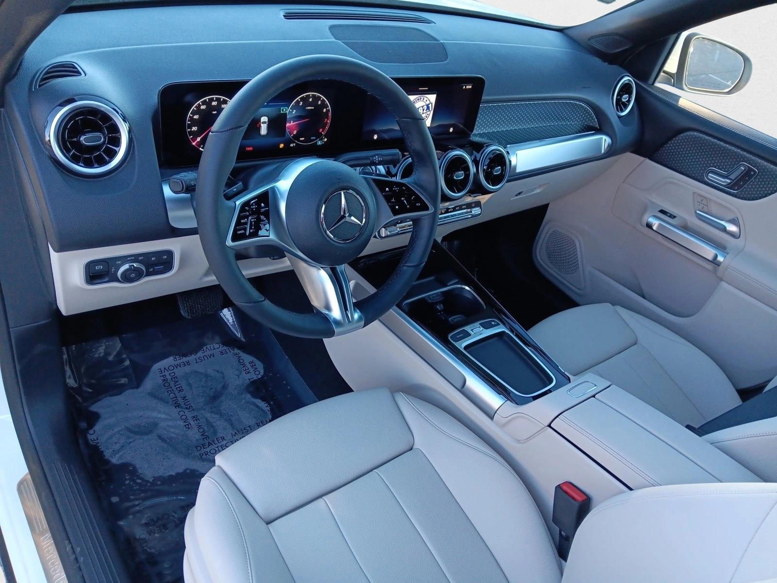 2025 Mercedes Benz GLB 250 4MATIC photo 2