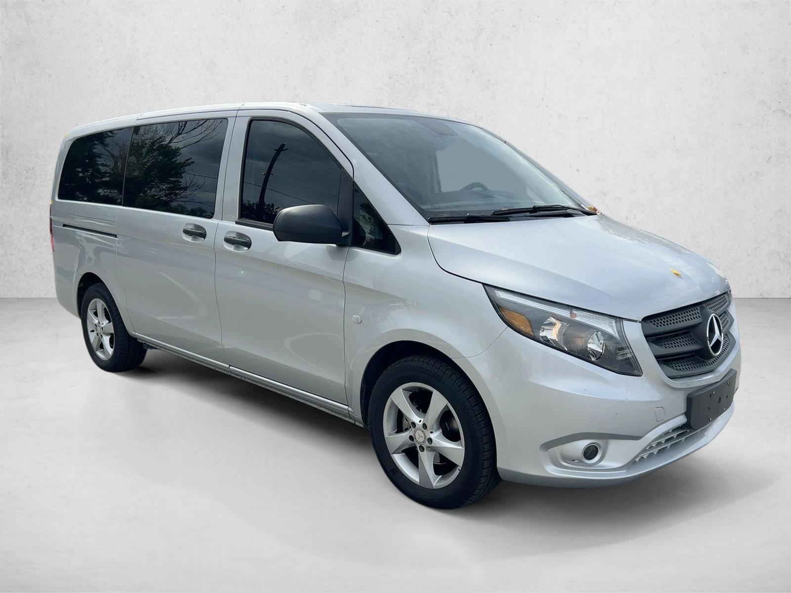 2016 Mercedes Benz Metris Passenger Van photo 3